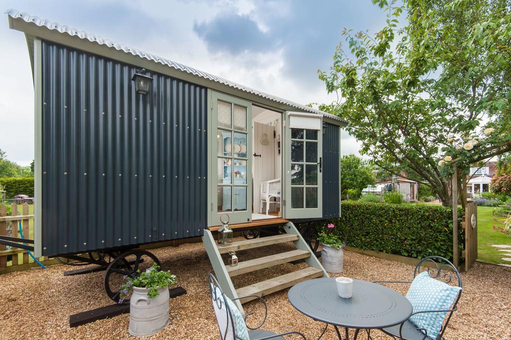 Dolly At Lowlands Ringwood Exterior photo